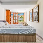 빌라 Rustic Spanish Saltwater Pool 베날마데나코스타