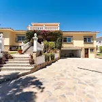빌라 Rustic Spanish Saltwater Pool 베날마데나코스타