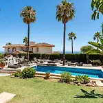 Rustic Spanish Saltwater Pool 빌라