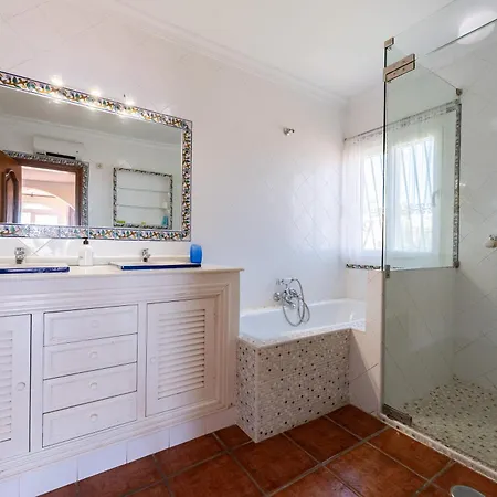 Rustic Spanish Saltwater Pool Вилла *